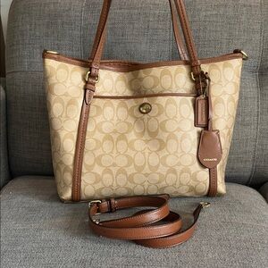 COACH Peyton Signature Pocket Beige and Brown Tote 15.5”x11.5”x4” Preloved.